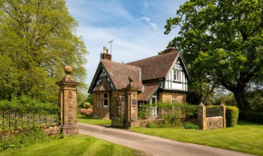 Estate Lodge Sleeps 5 on The Jurassic Coast Devon